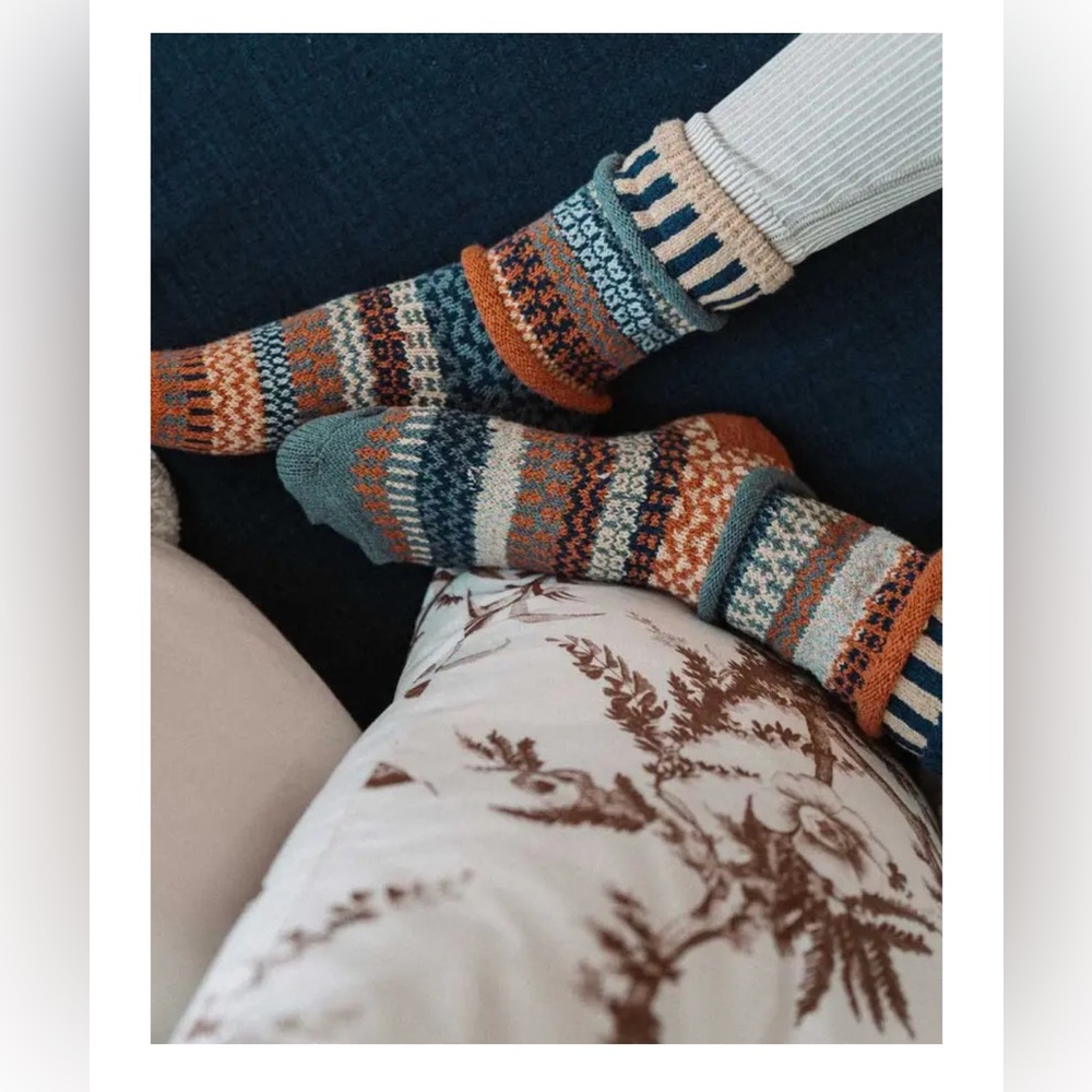 NEW Solmate Mismatched Cotton Crew Socks‎ Unisex Size Small W6-8 M5-7 Artsy